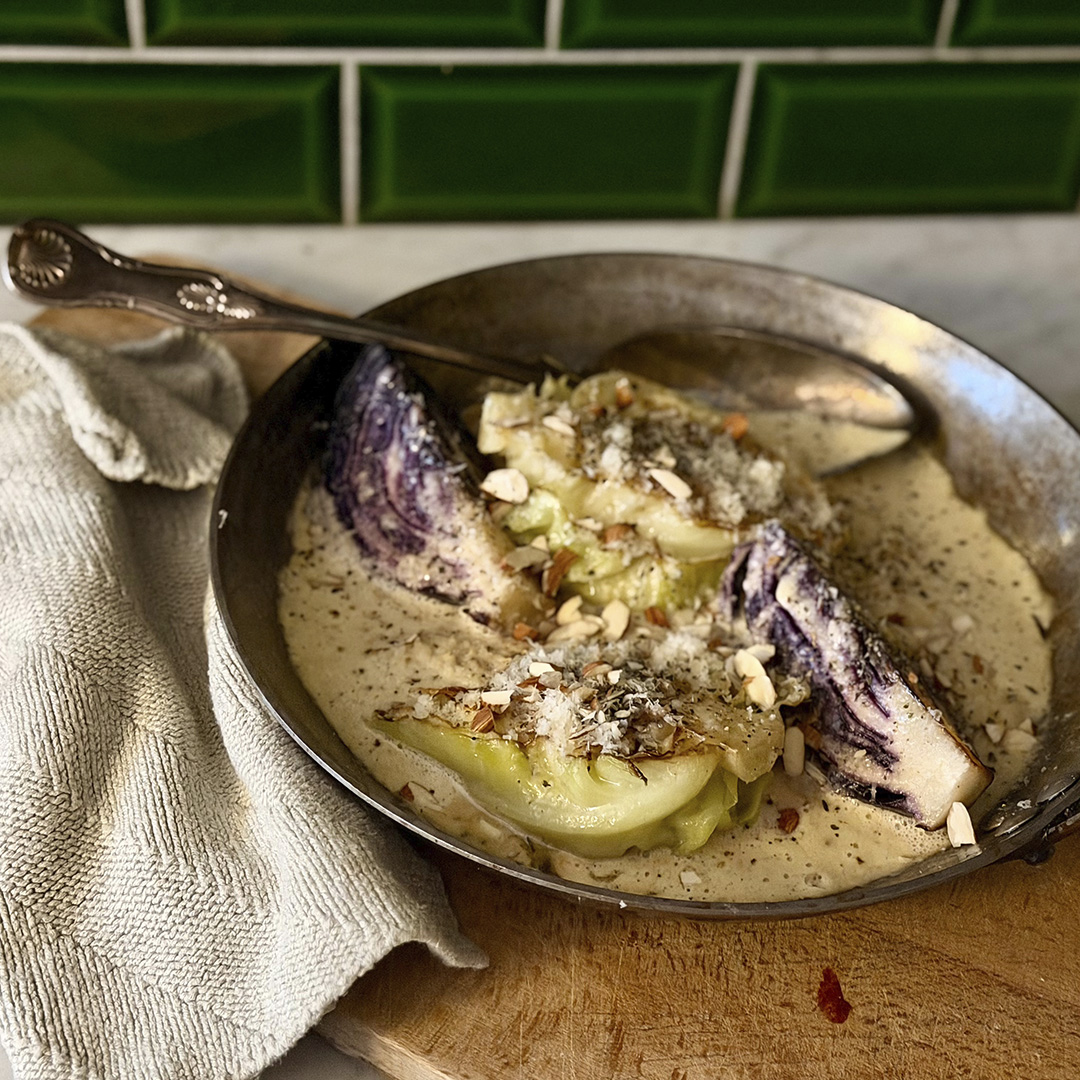 ugnsbakad-vitkal-med-kryddig-dressing-och-parmesan