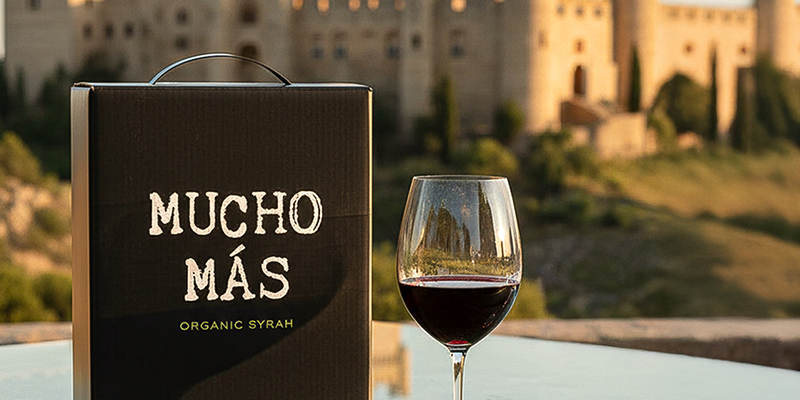 nyhet-mucho-mas-organic-syrah-smakrikt-modernt-och-hallbart